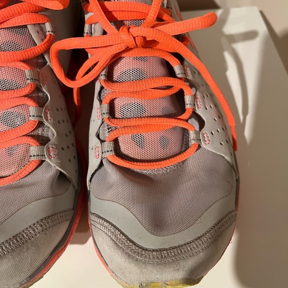 Women’s Size 9 Gray and Pink Under Armour Athletic Shoes - Picture 3 of 7